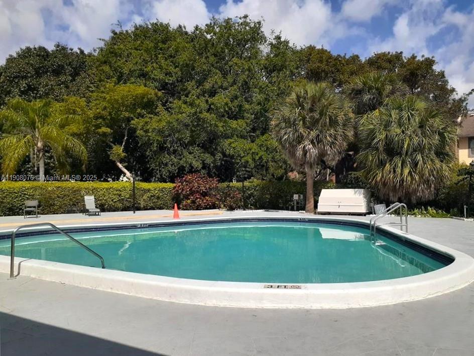 HERITAGE CIRCLE CONDO - Residential