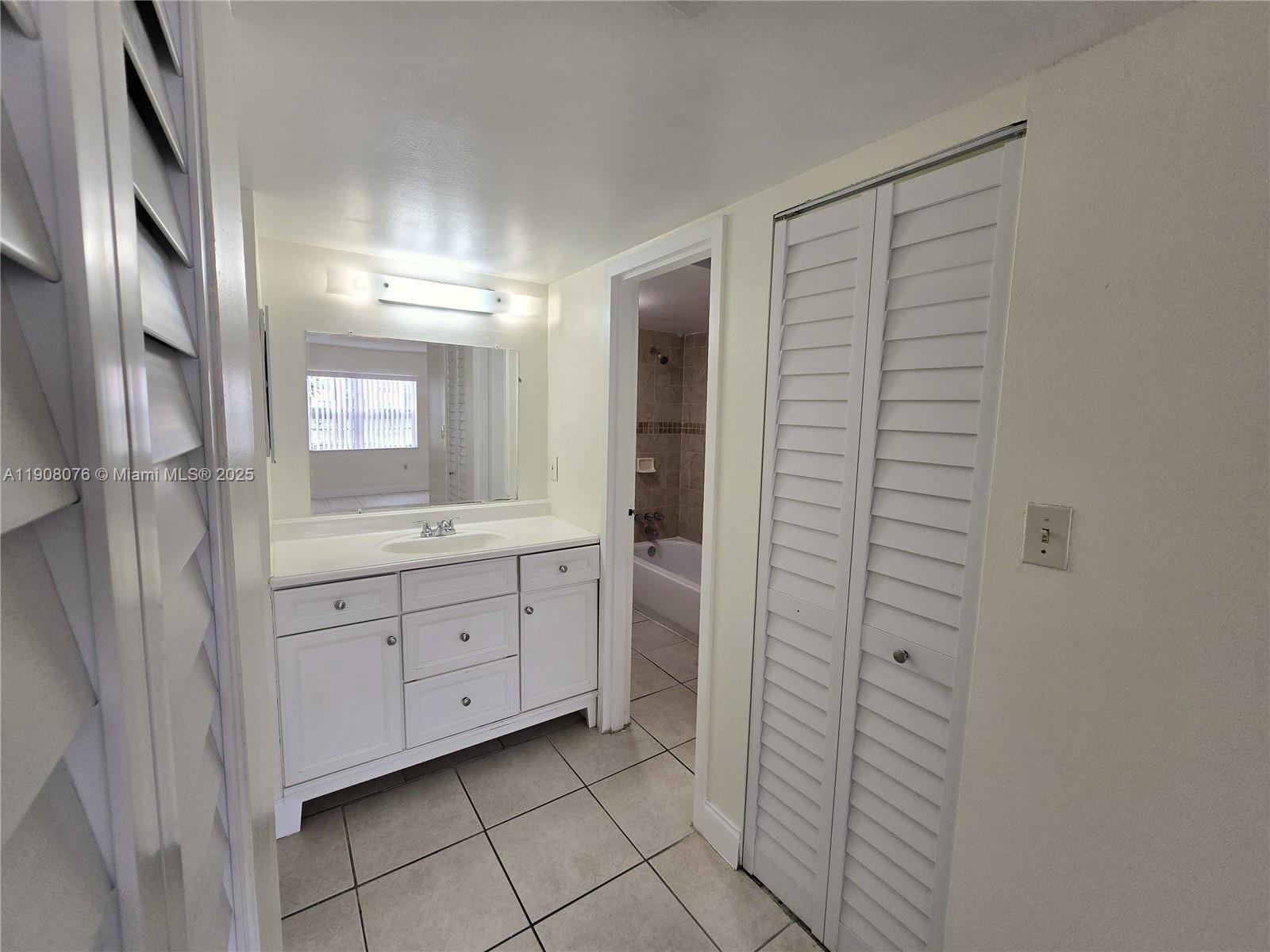 HERITAGE CIRCLE CONDO - Residential