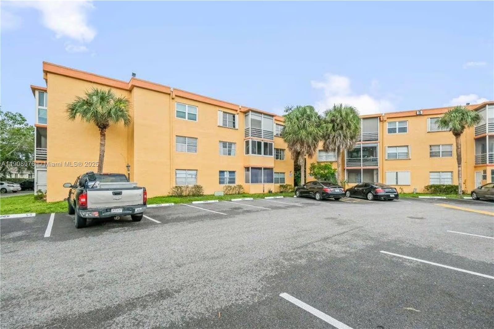 HERITAGE CIRCLE CONDO - Residential