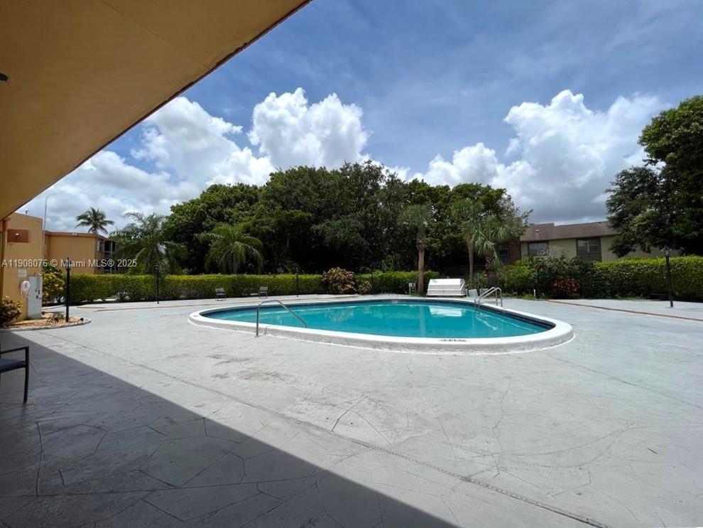 HERITAGE CIRCLE CONDO - Residential