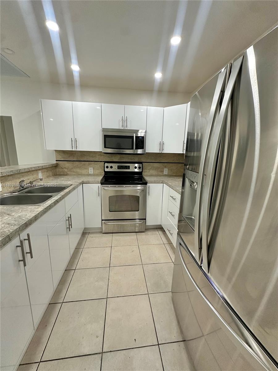 LAKE FOREST SEC 4 - Residential Lease