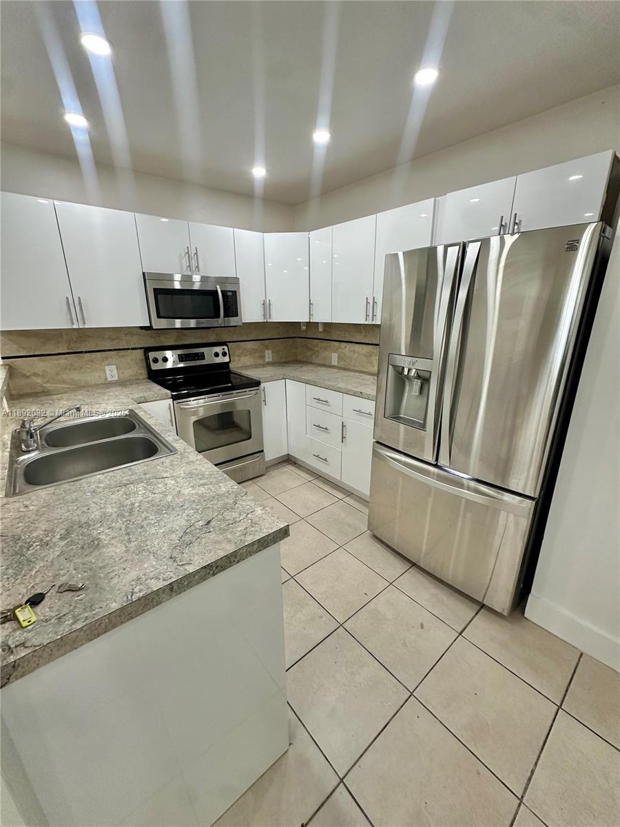 LAKE FOREST SEC 4 - Residential Lease