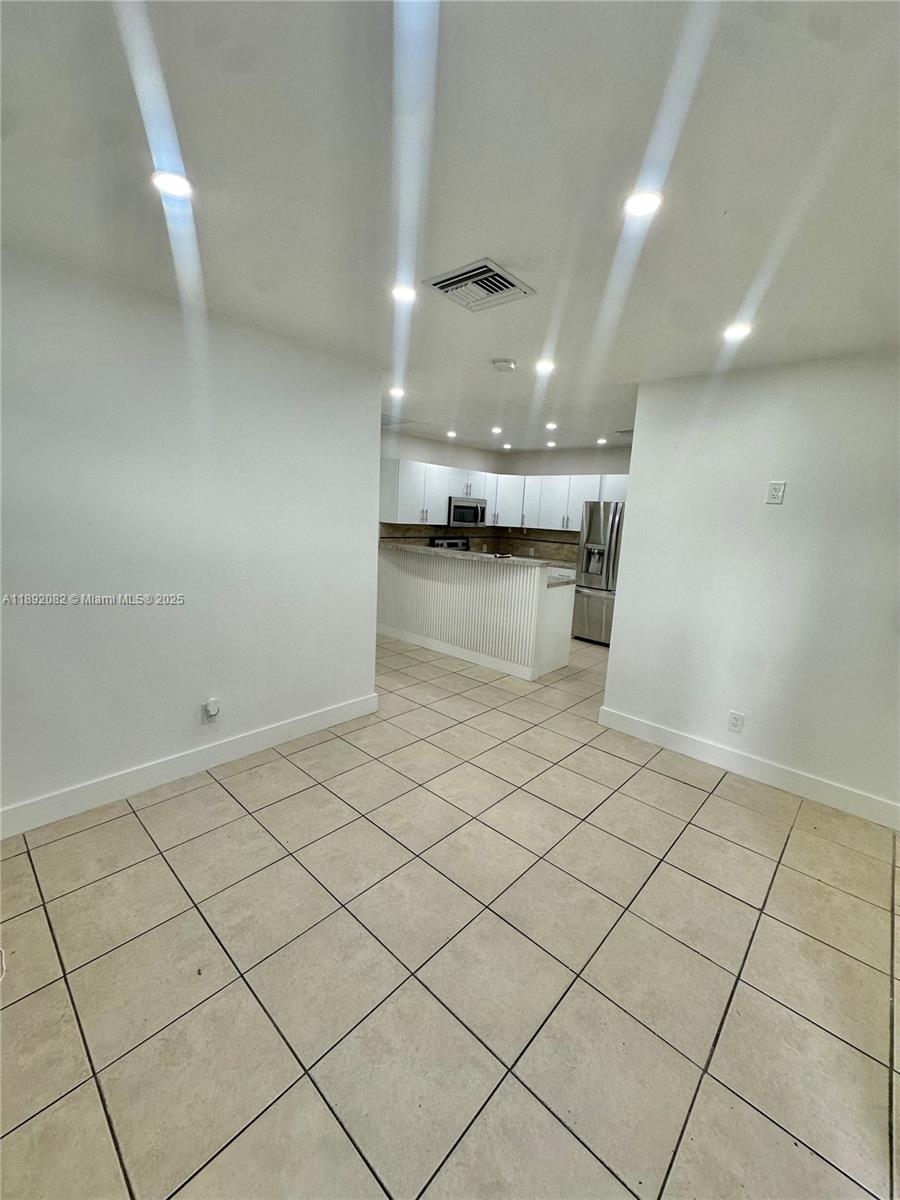 LAKE FOREST SEC 4 - Residential Lease