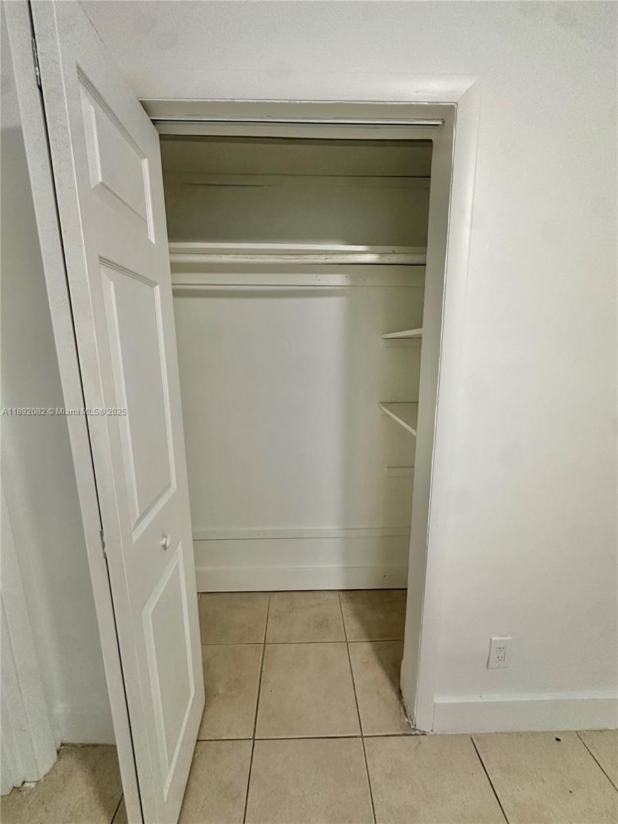 LAKE FOREST SEC 4 - Residential Lease