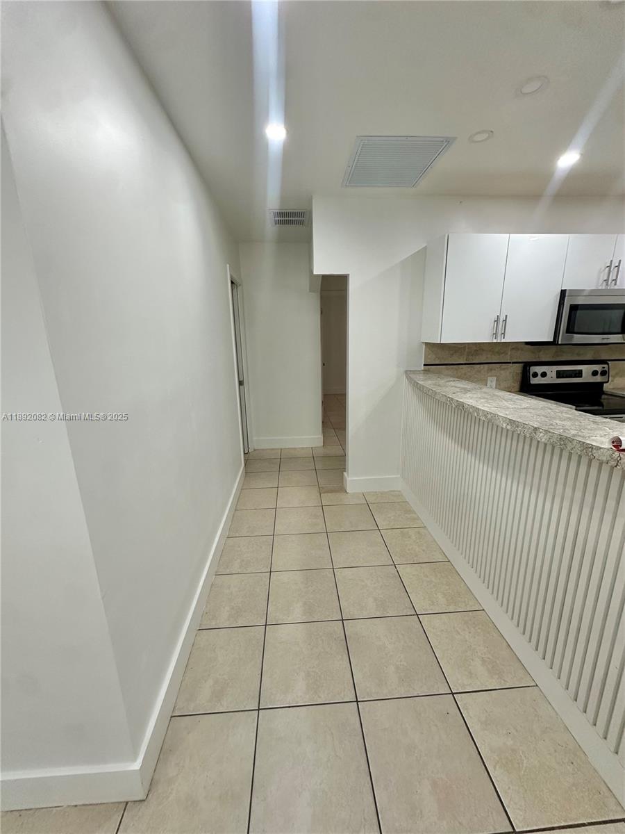 LAKE FOREST SEC 4 - Residential Lease
