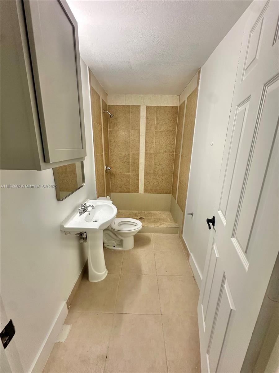 LAKE FOREST SEC 4 - Residential Lease