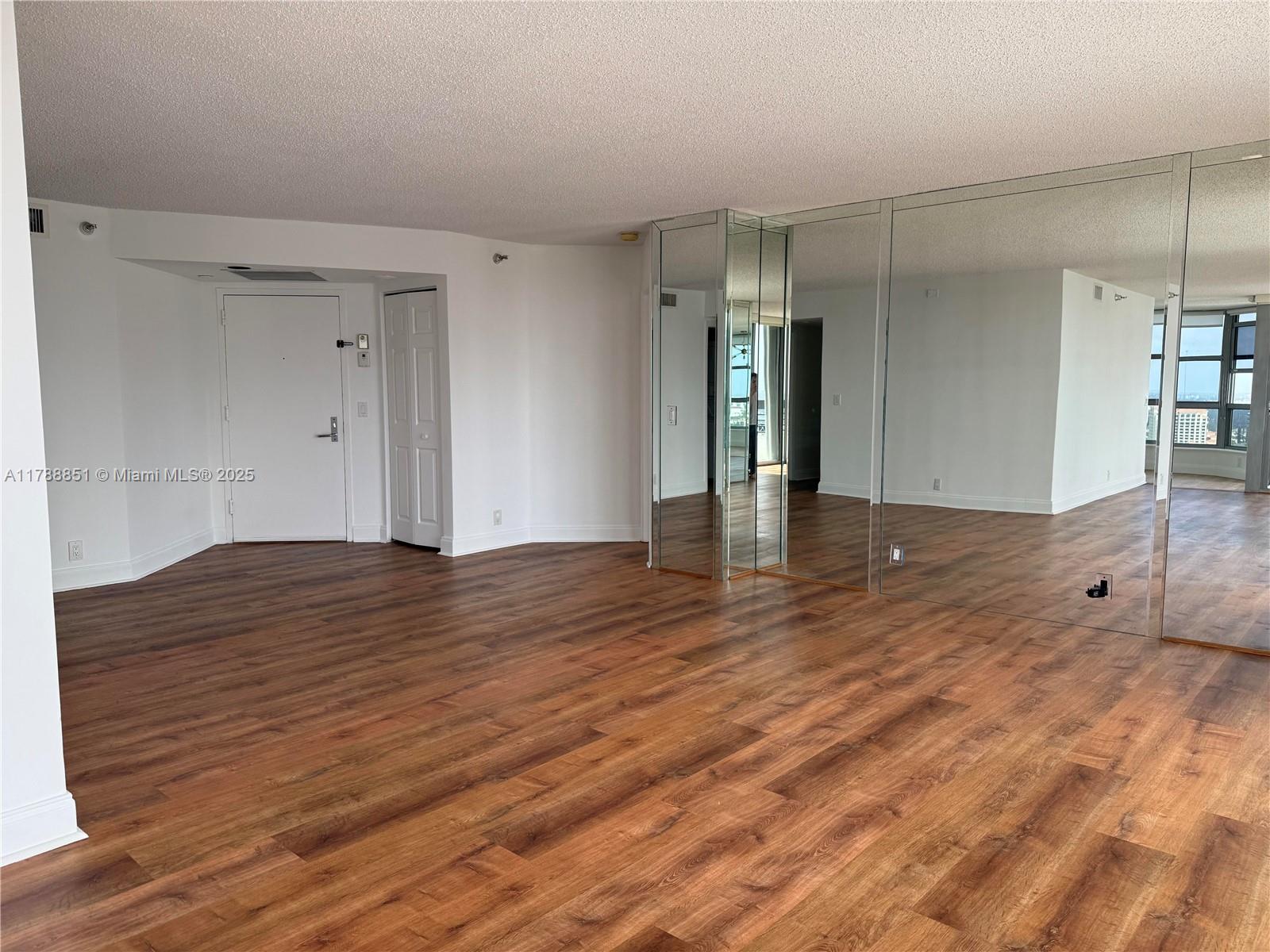 3500 Mystic Pointe Dr 3003