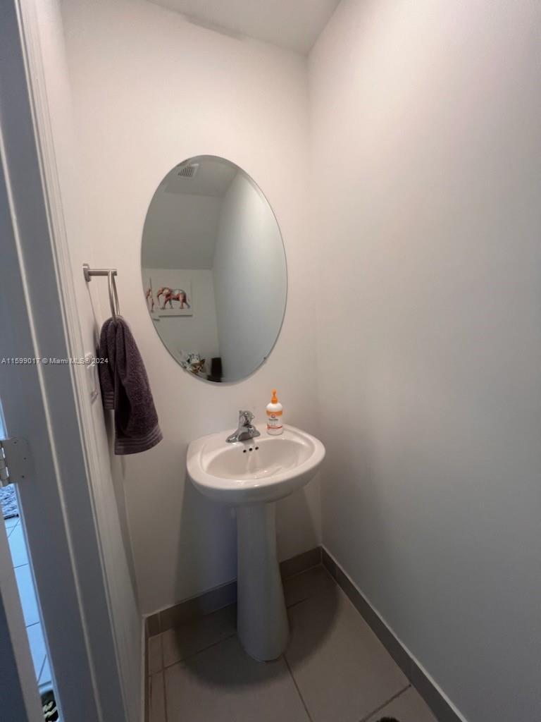 PINE VISTA - Residential Lease