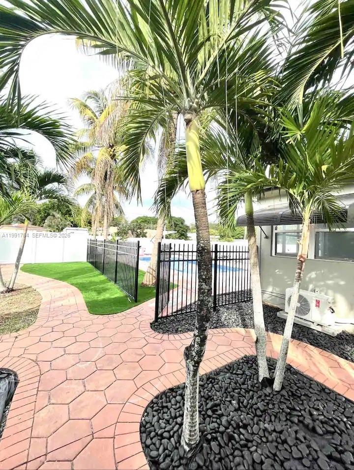 HOLLYWOOD SOUTH SIDE ADD - Residential Income