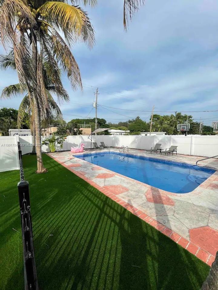 HOLLYWOOD SOUTH SIDE ADD - Residential Income