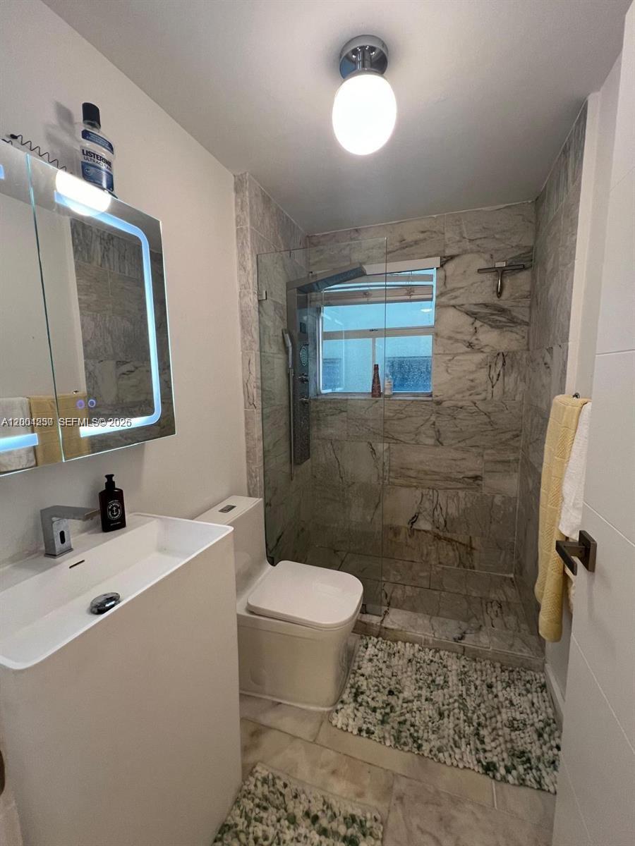 FIRST DECO CONDO - Residential Lease