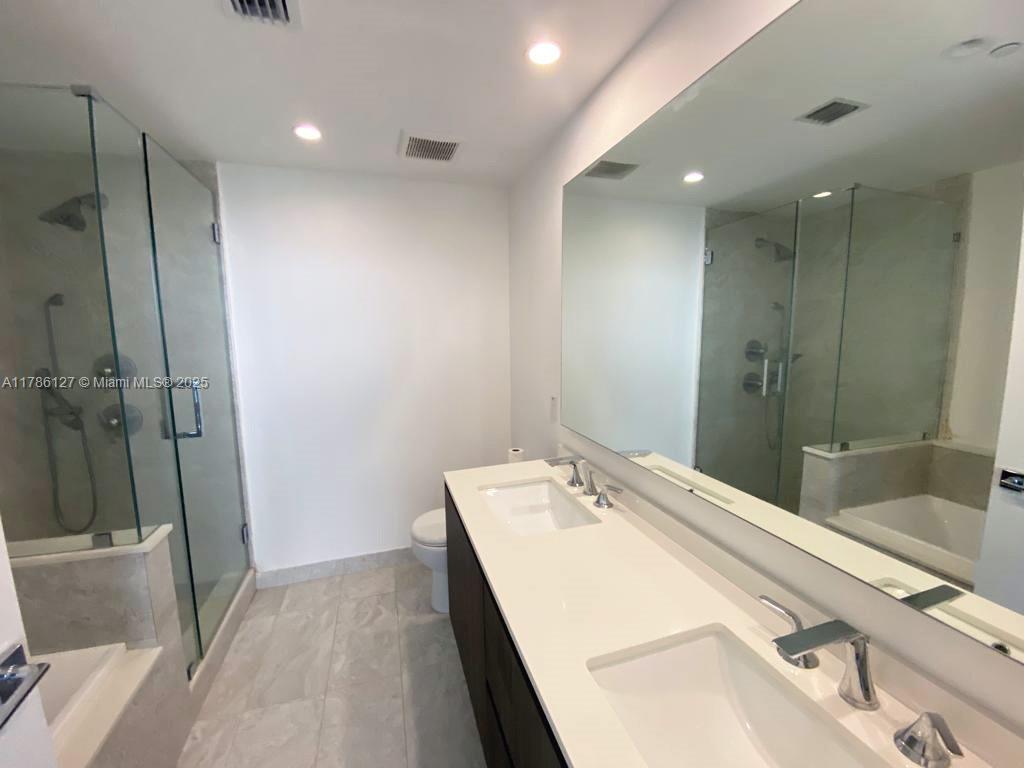 ARIA ON THE BAY CONDO - Residential