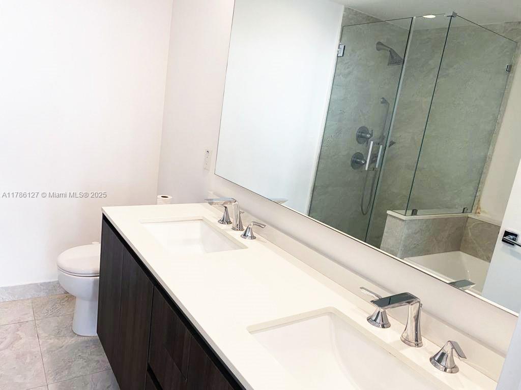 ARIA ON THE BAY CONDO - Residential