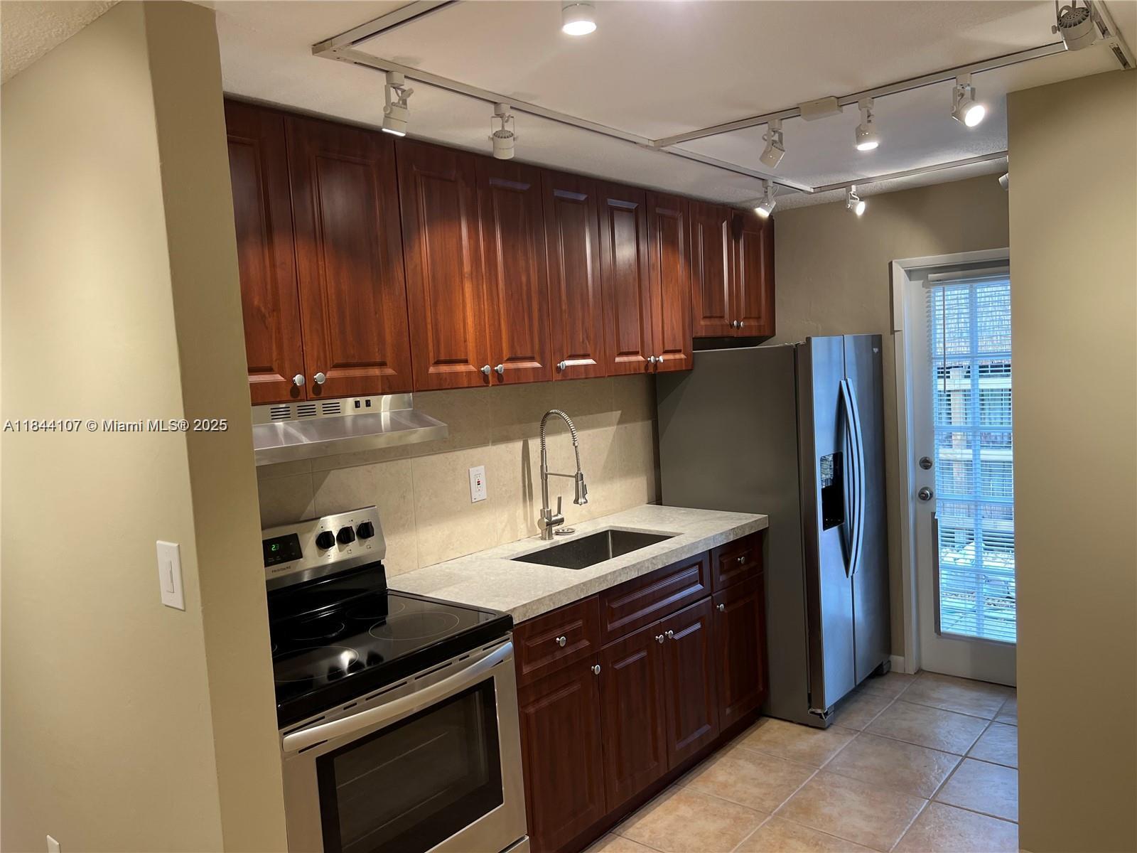 RIVERSIDE NO 3 - Residential Lease