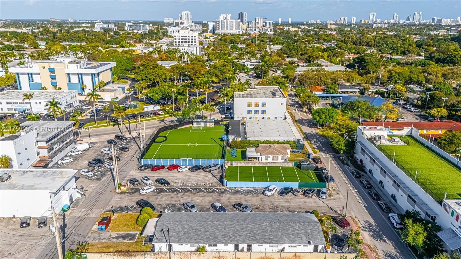 HOLLYWOOD LITTLE RANCHES - Residential Lease