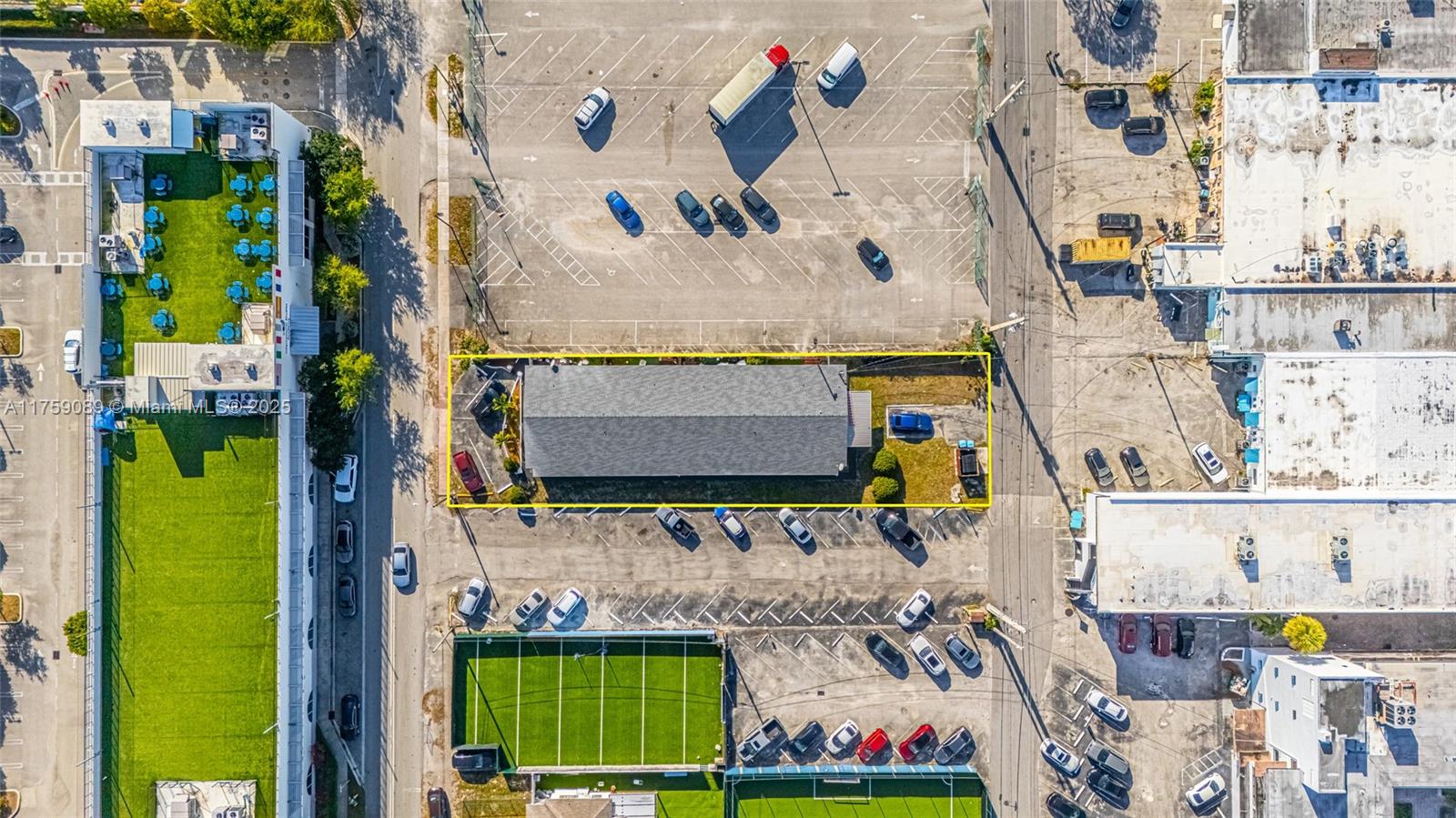 HOLLYWOOD LITTLE RANCHES - Residential Lease