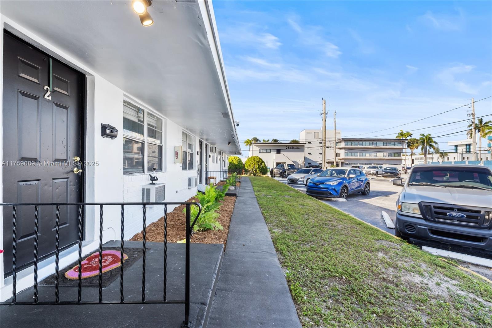 HOLLYWOOD LITTLE RANCHES - Residential Lease