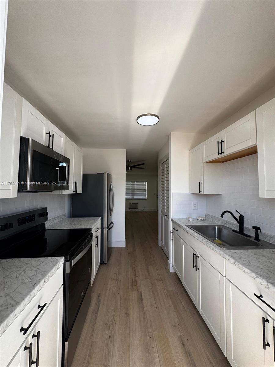 HOLLYWOOD LITTLE RANCHES - Residential Lease