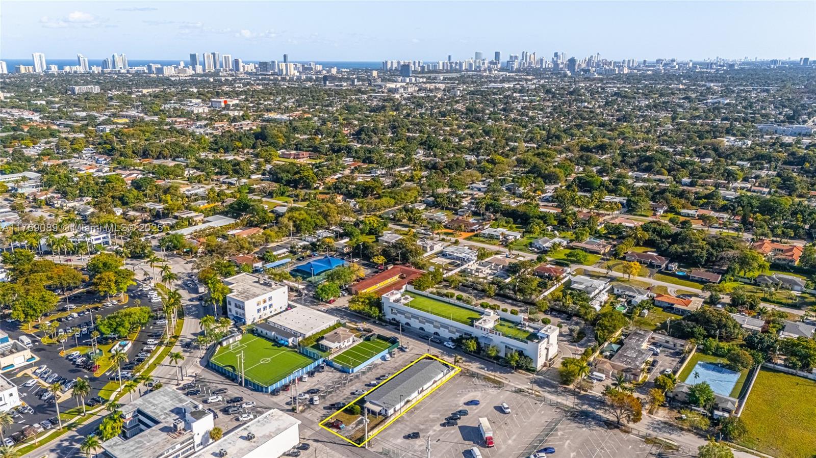 HOLLYWOOD LITTLE RANCHES - Residential Lease