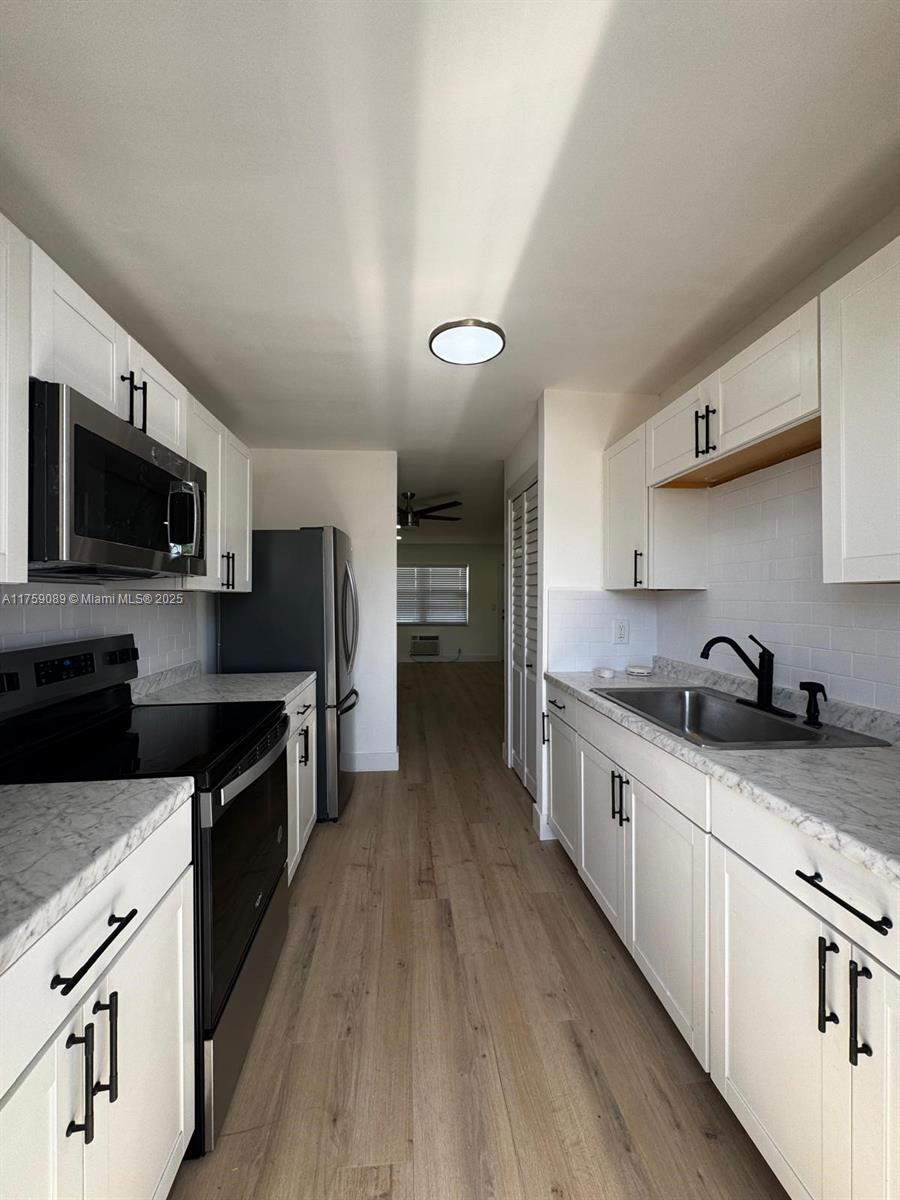 HOLLYWOOD LITTLE RANCHES - Residential Lease