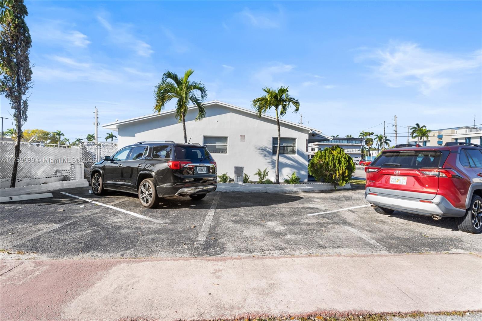 HOLLYWOOD LITTLE RANCHES - Residential Lease