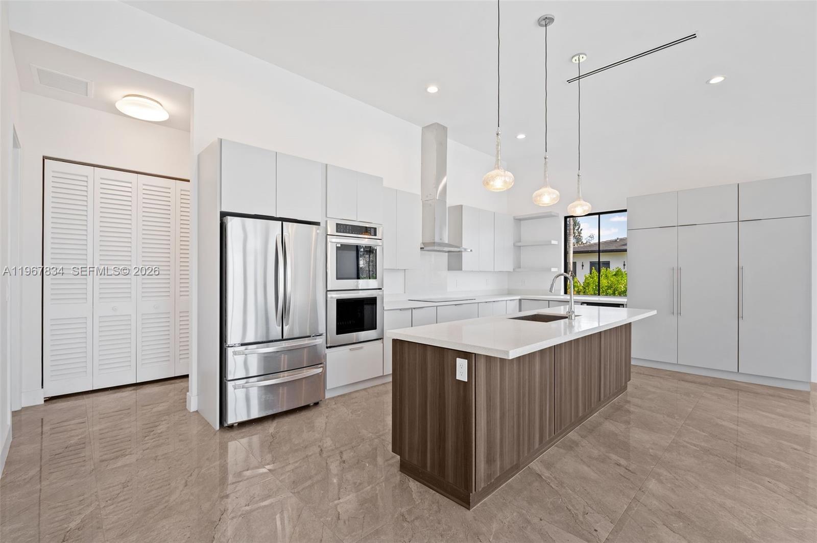 ZONA WEST - Residential