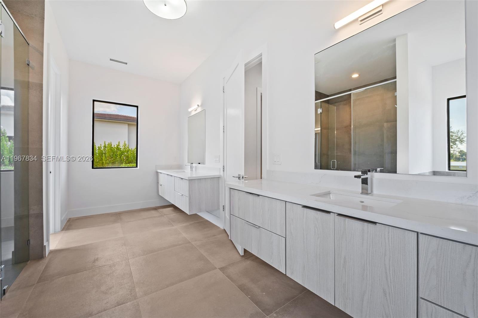 ZONA WEST - Residential