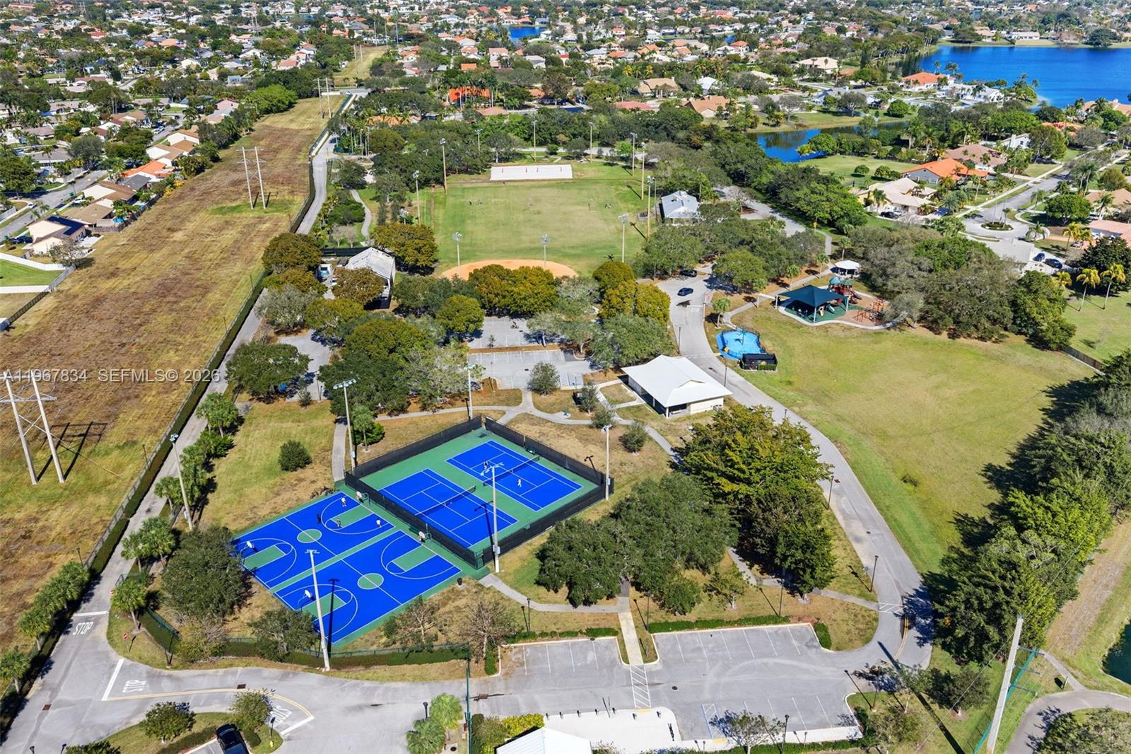 ZONA WEST - Residential