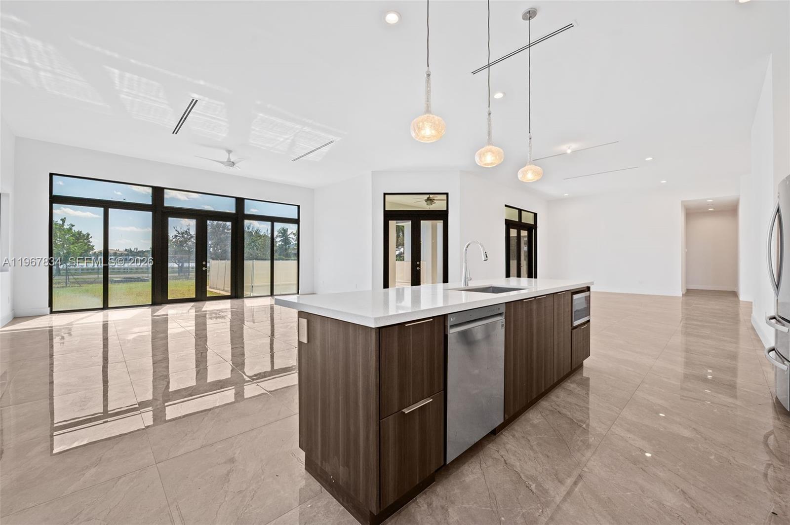 ZONA WEST - Residential