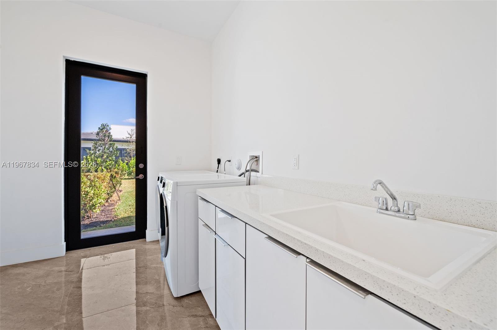 ZONA WEST - Residential