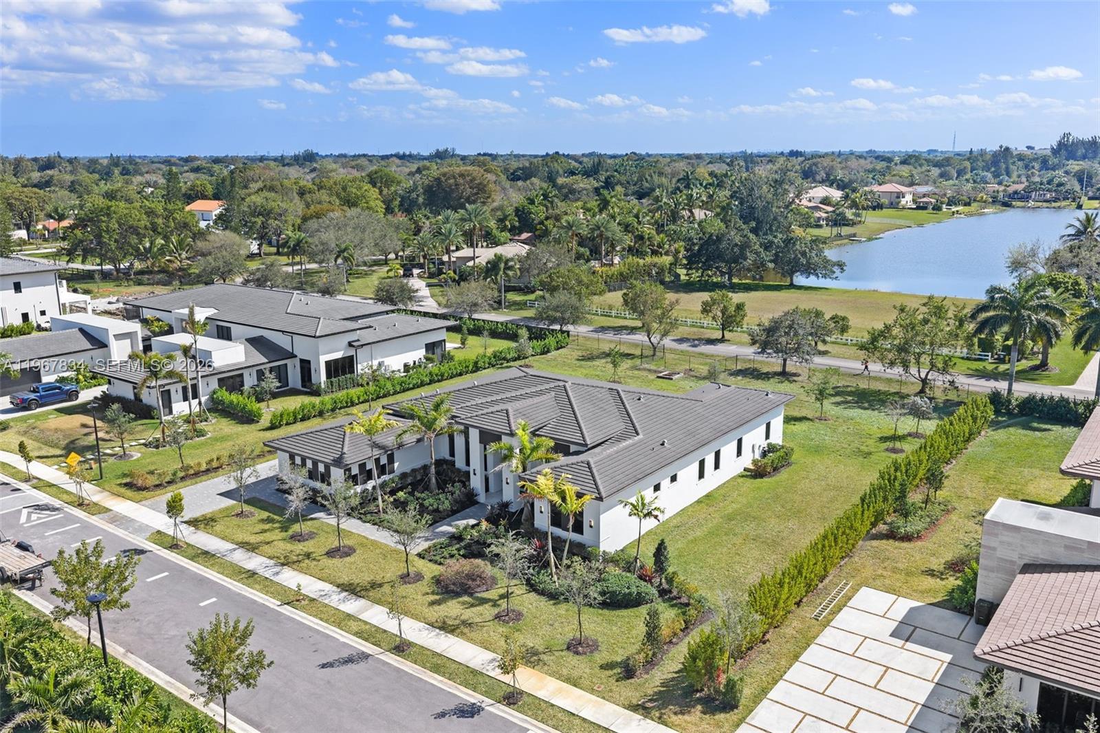 ZONA WEST - Residential