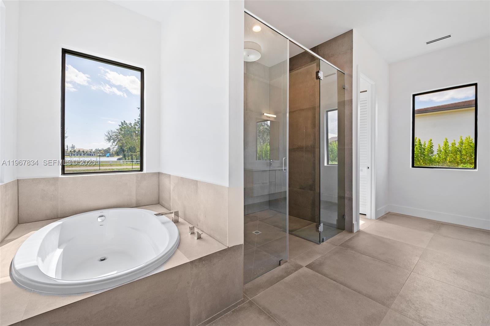 ZONA WEST - Residential