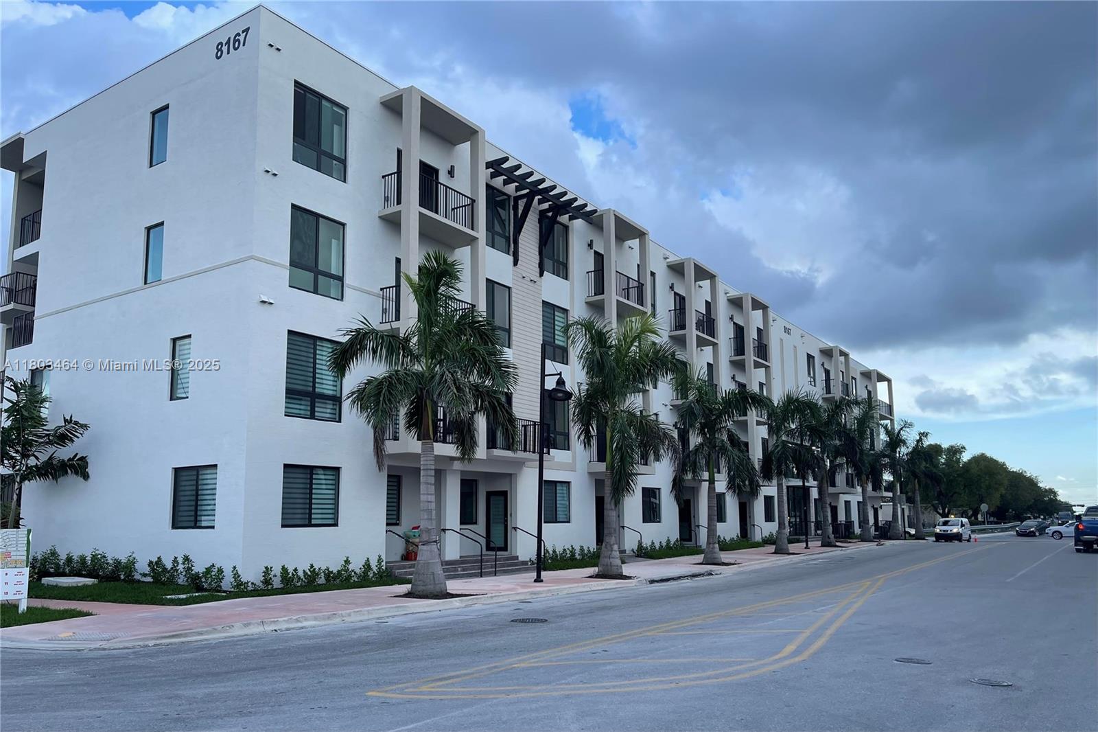8167 Nw 41st St E-409, Doral, Miami-Dade County, Florida - 3 Bedrooms  
2 Bathrooms - 