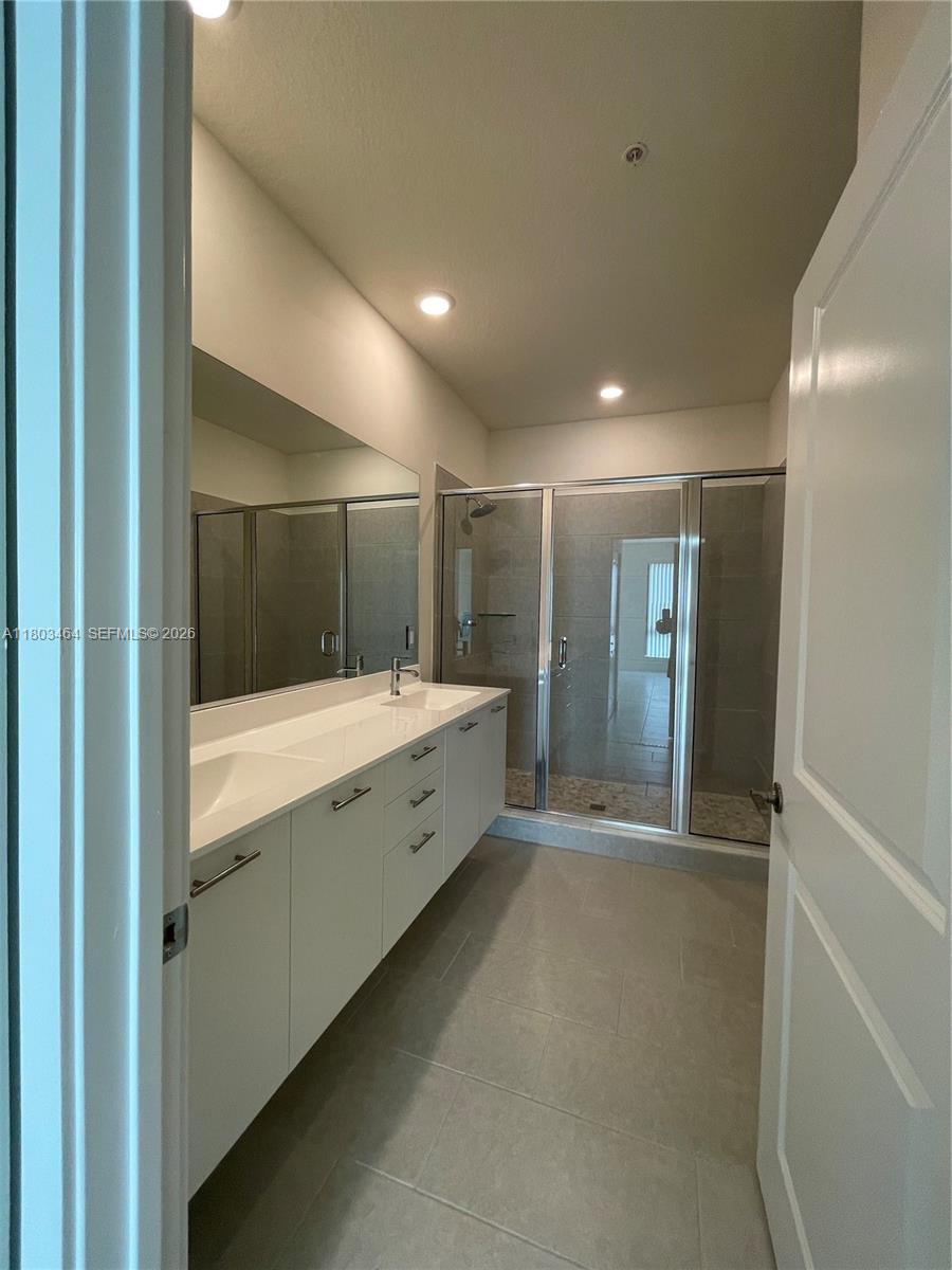 DOWNTOWN DORAL SOUTH PHAS - Residential