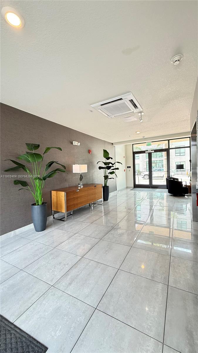 DOWNTOWN DORAL SOUTH PHAS - Residential