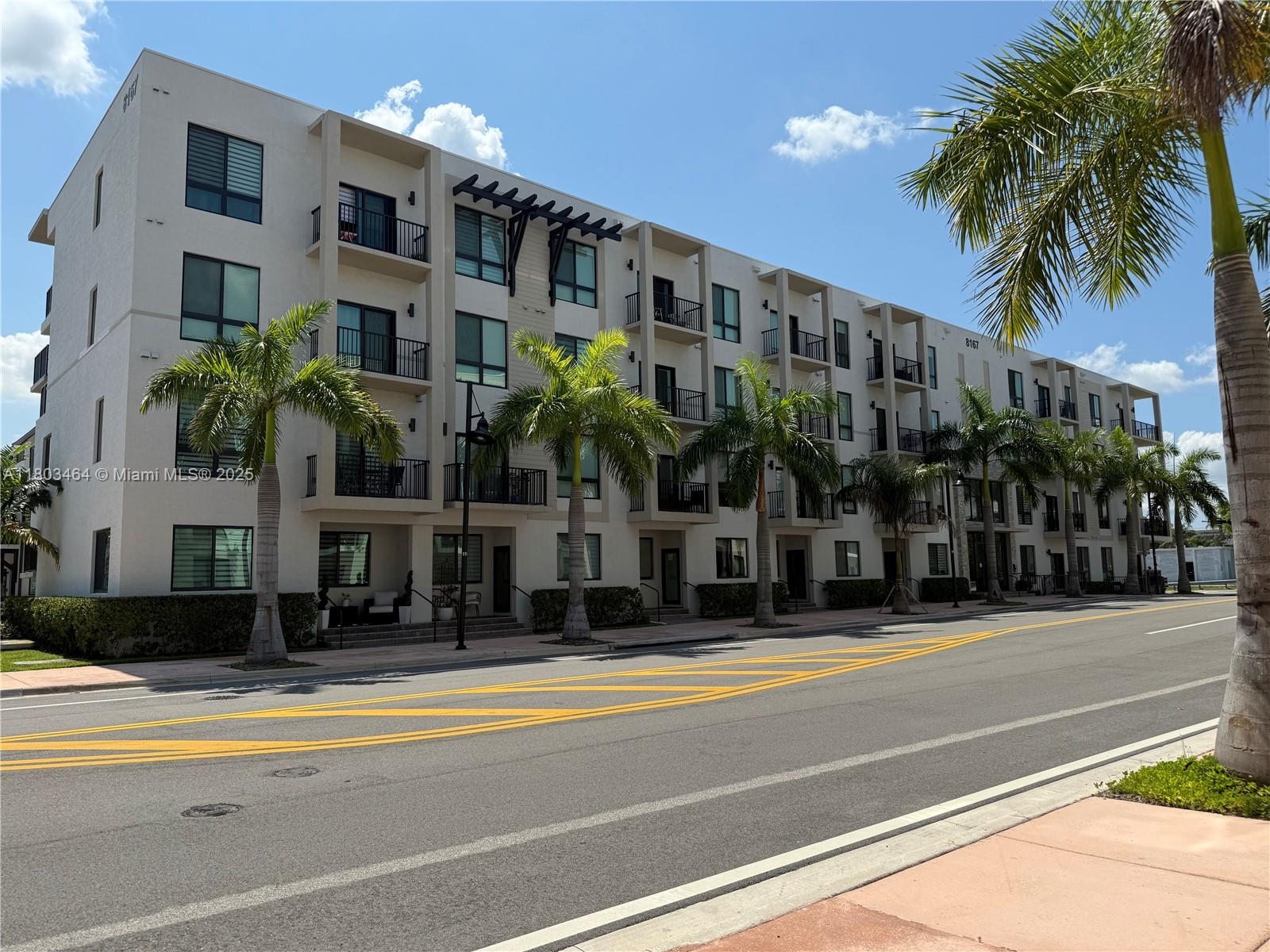 8167 Nw 41st St E-409, Doral, Miami-Dade County, Florida - 3 Bedrooms  
2 Bathrooms - 