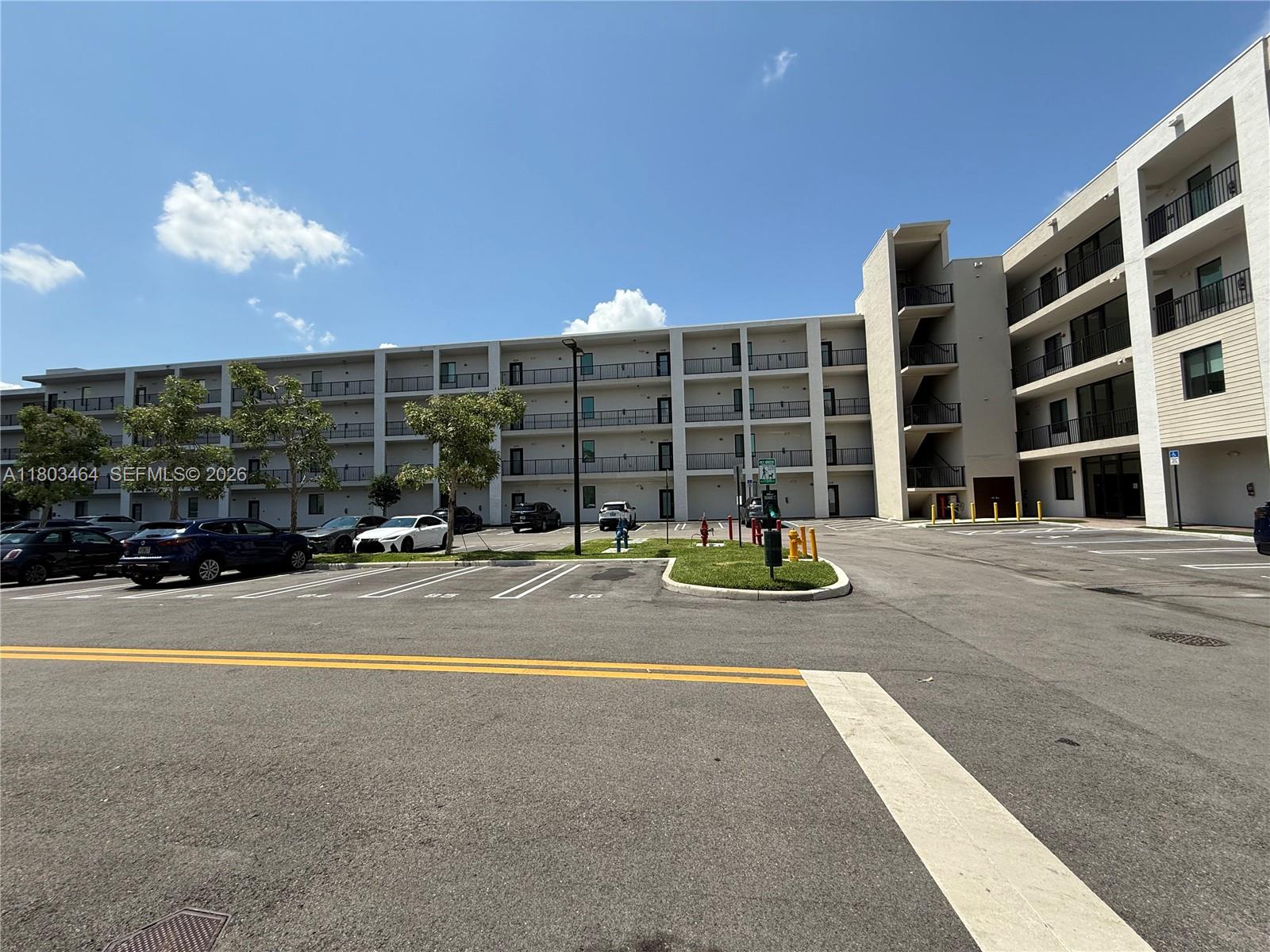 DOWNTOWN DORAL SOUTH PHAS - Residential
