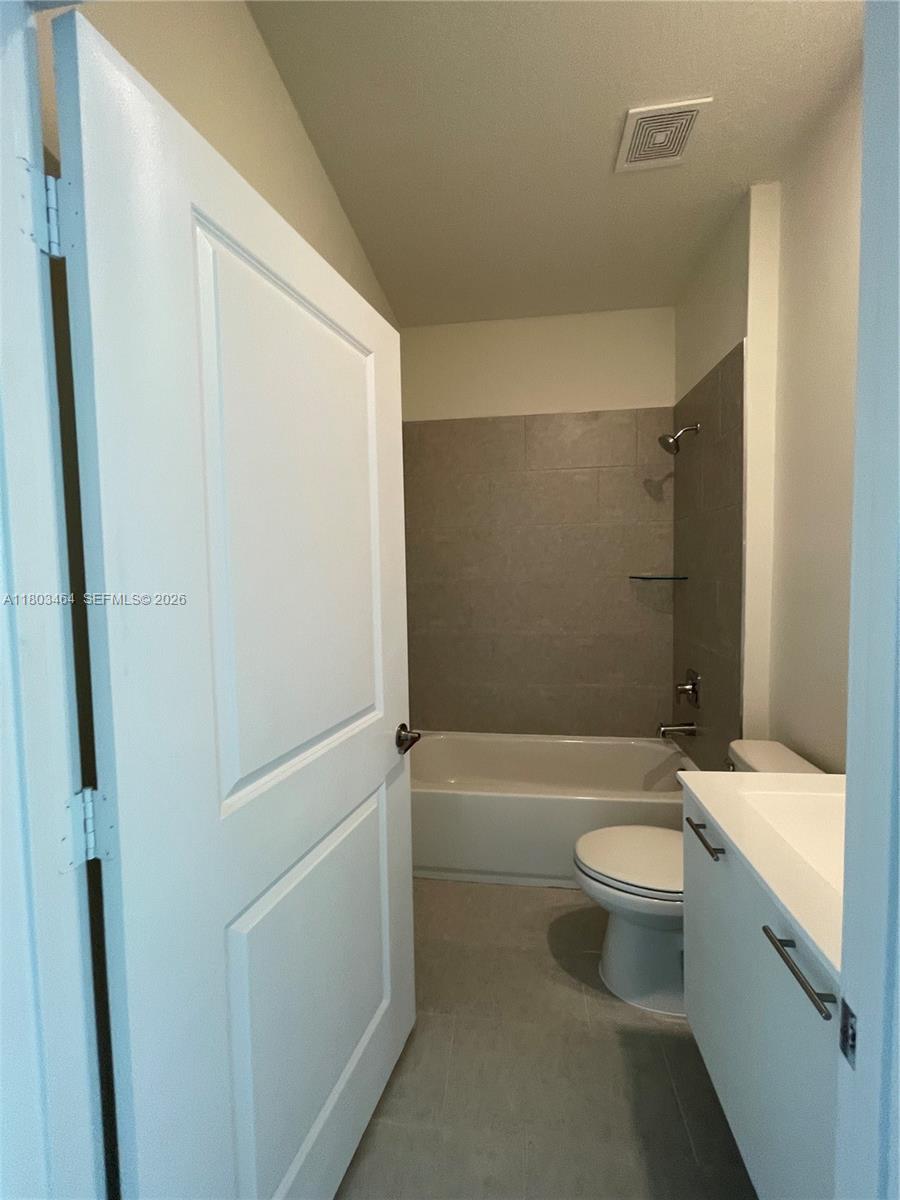 DOWNTOWN DORAL SOUTH PHAS - Residential