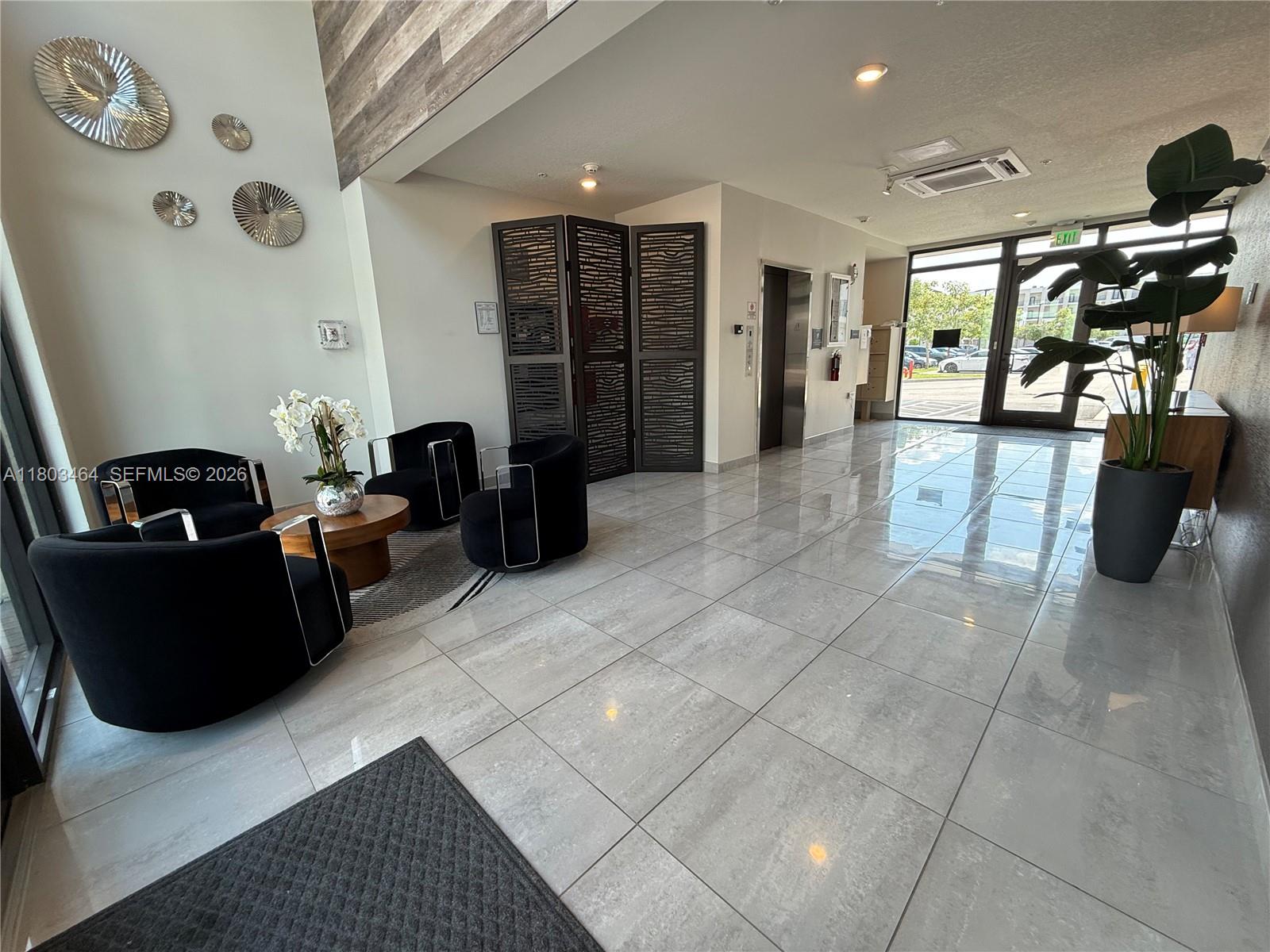 DOWNTOWN DORAL SOUTH PHAS - Residential