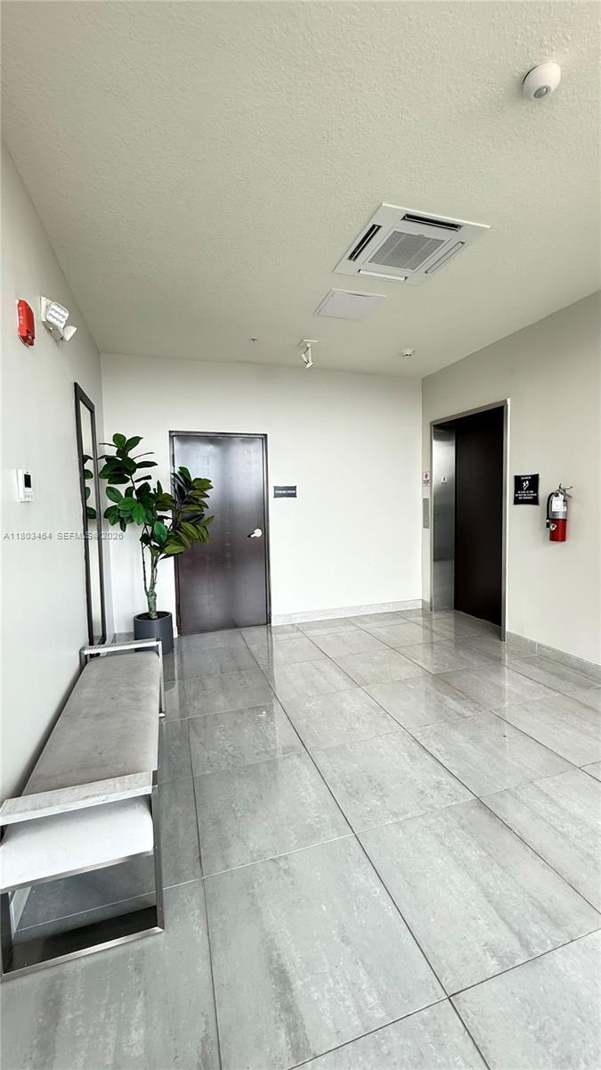 DOWNTOWN DORAL SOUTH PHAS - Residential