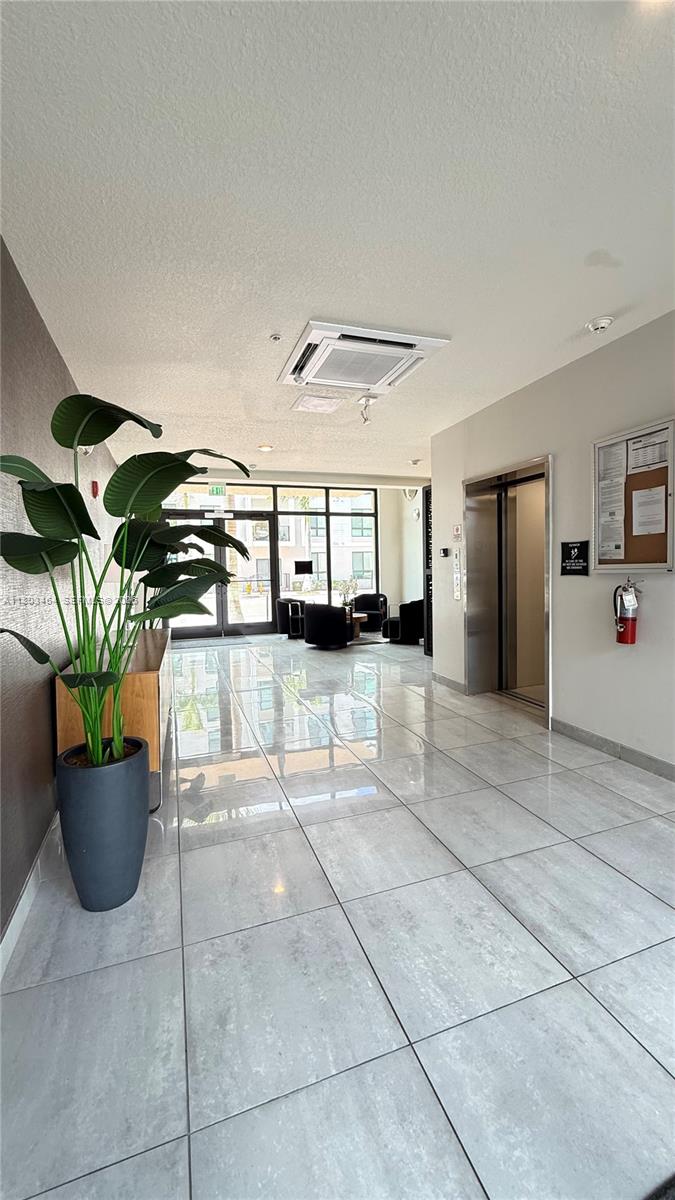 DOWNTOWN DORAL SOUTH PHAS - Residential