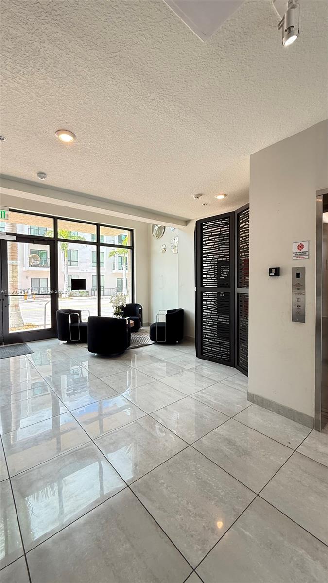 DOWNTOWN DORAL SOUTH PHAS - Residential