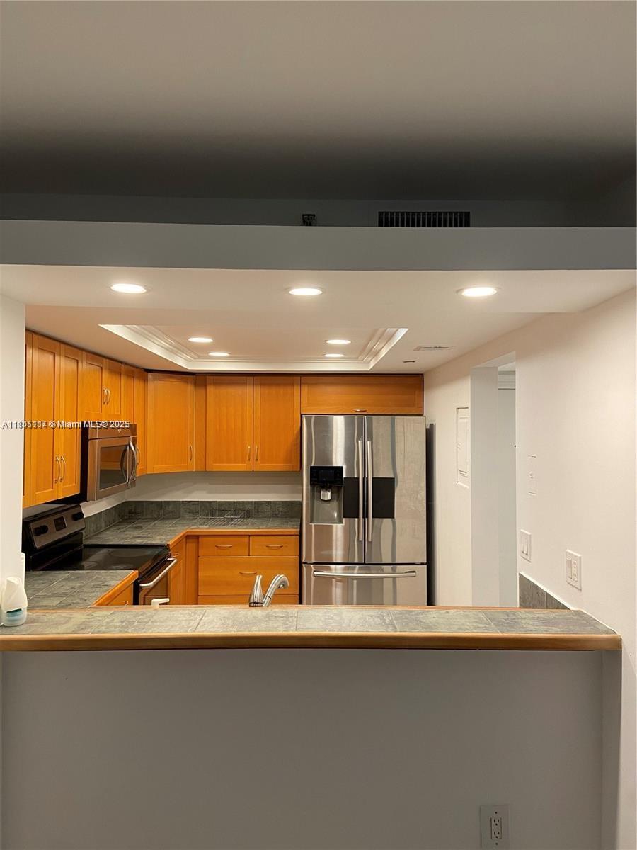 555 NE 15th St 16F