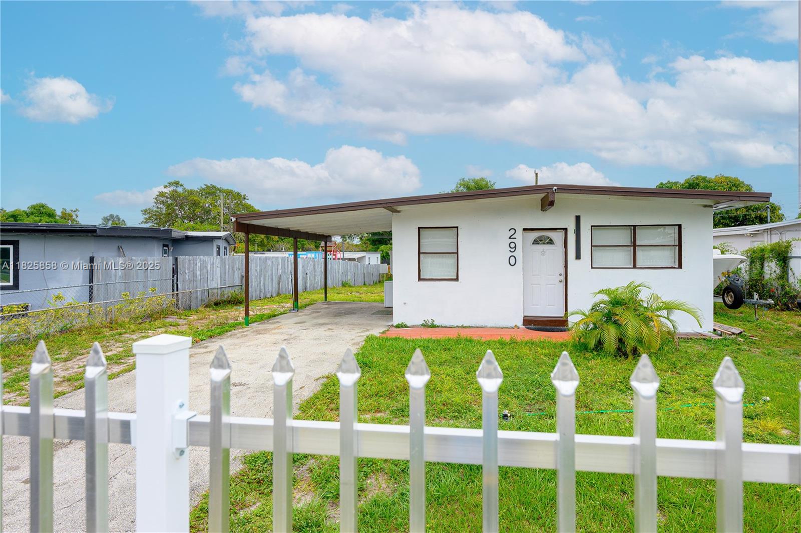 Charming single-family home on a spacious 7,200 sq ft lot in Fort Lauderdale. Recently remodeled floors and bathroom offer a fresh, modern feel. Ideally positioned just two blocks from Broward Blvd with easy access to I-95 and a short drive away from the beach. Plus, enjoy quick trips to local favorites like
Downtown Riverwalk & Broward Center for the Performing Arts (just minutes away)