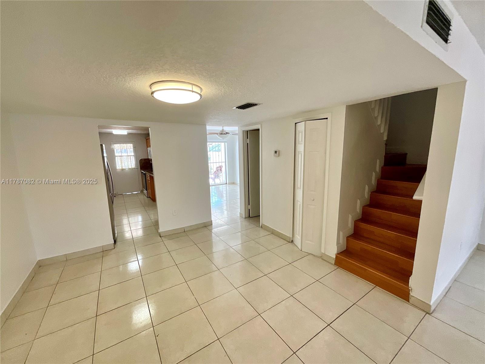 895 W 79th Pl