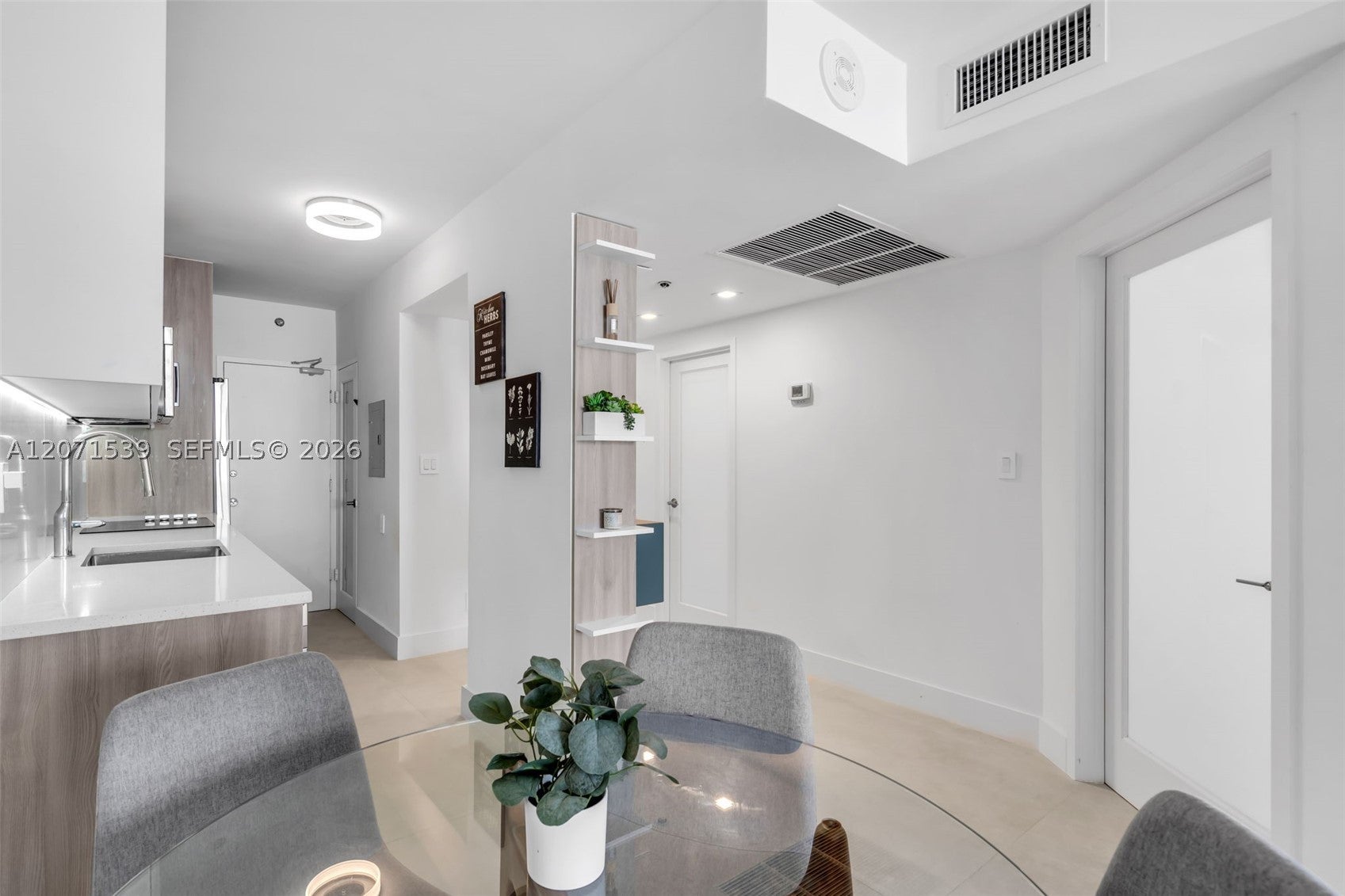 100 Lincoln Rd 539