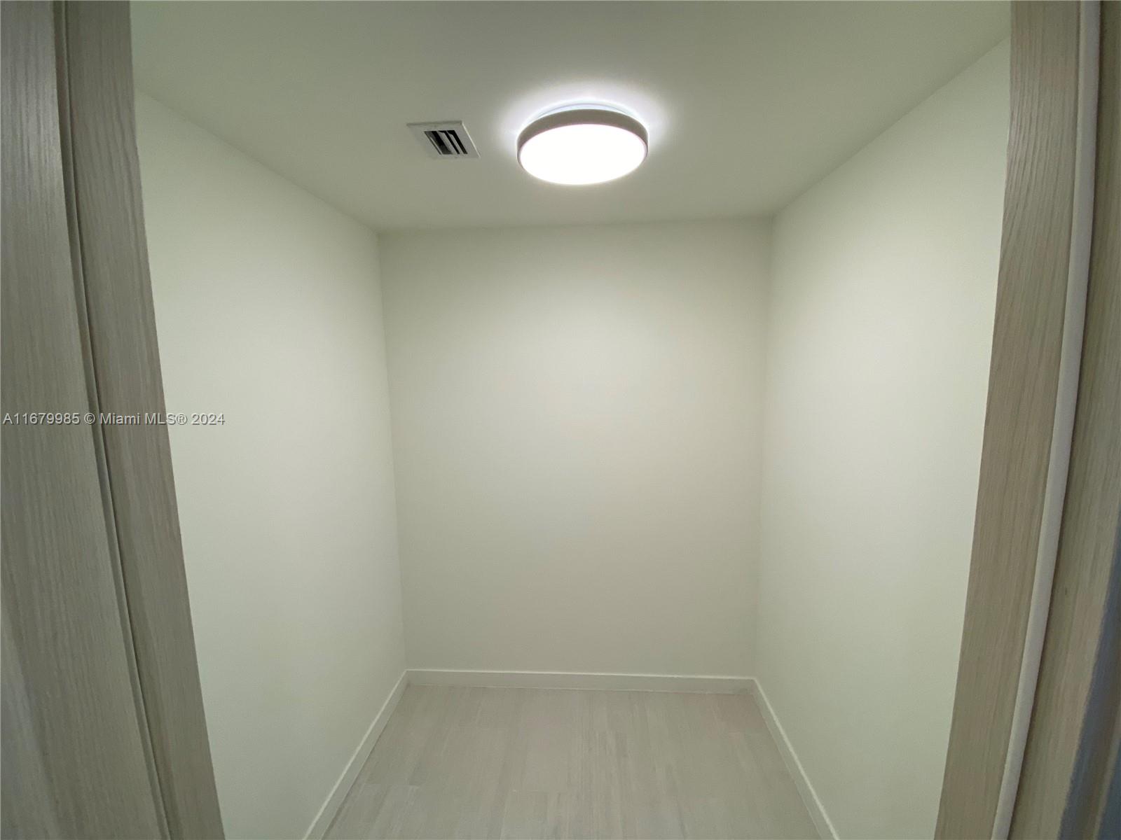 1000 Brickell Plaza 2907