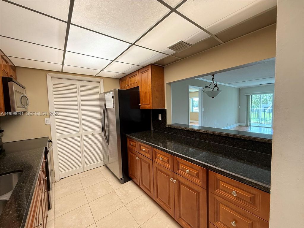 Photo of 120 Lakeview Dr #209, Weston, FL 33326 (MLS # A11998041)
