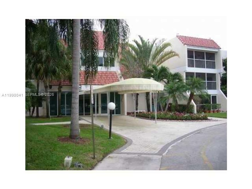 EXCELLENT RENTAL IN WESTON/BONAVENTURE...  2 BEDROOMS 2 BATHROOMS IN SECOND FLOOR.  BUILDING SECURE WITH LOBBY ...  BEST SCHOOLS IN THE BEST CITY ... NO CARPET ... ELEVATOR