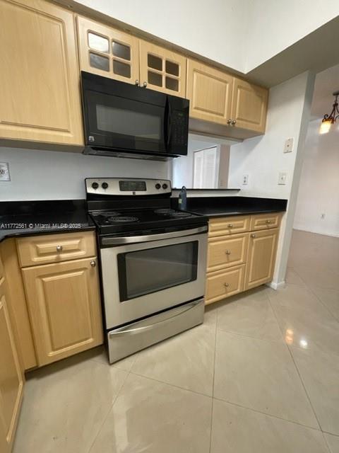 Rental Property at 2091 Nw 96th Ter 13B, Pembroke Pines, Miami-Dade County, Florida - Bedrooms: 2 
Bathrooms: 3.5  - $2,150 MO.